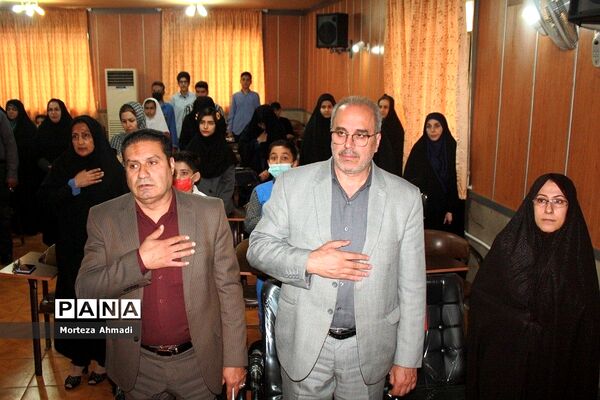 تقدیر از برگزیدگان جشنواره نوجوان سالم در اداره آموزش و پرورش ناحیه یک شهرری
