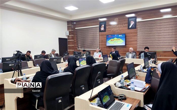 معلمان سفیران آگاهی، چهلچراغ هدایت و منادی بیداری در جامعه هستند