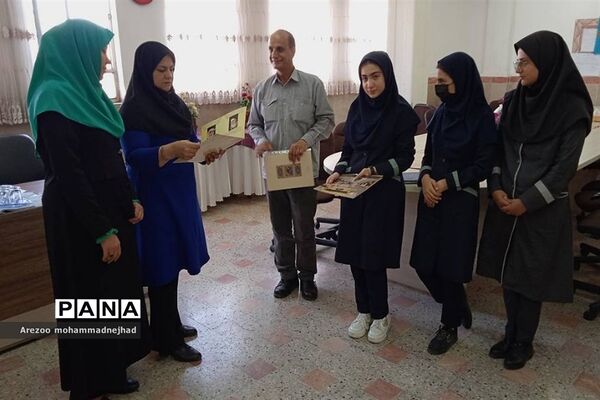 رونمایی از کتاب دانش‌آموزان نویسنده قرچکی
