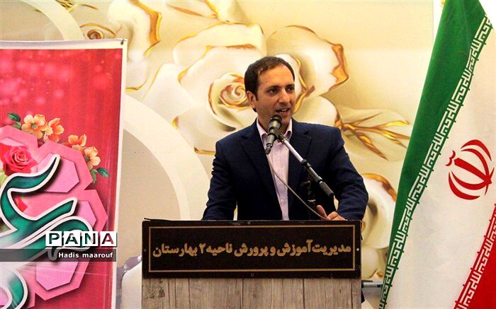 تقدیر و تشکر از مقام معلم نباید مختص یک روز خاص در سال باشد