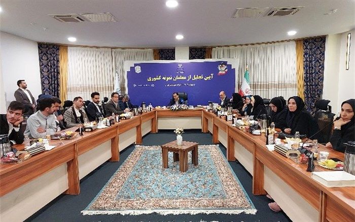 ادای احترام سرپرست وزارت آموزش و پرورش به ٢ تن از معلمان دوران تحصیلش