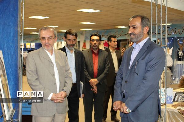 بازدید معاون پرورشی و فرهنگی شهر تهران از نمایشگاه هفتگی مشاغل