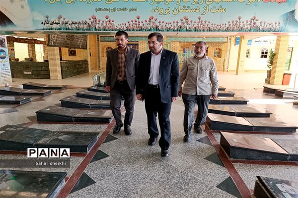 آیین گلباران مزار شهدا به‌مناسبت  گرامیداشت روز معلم در ملارد