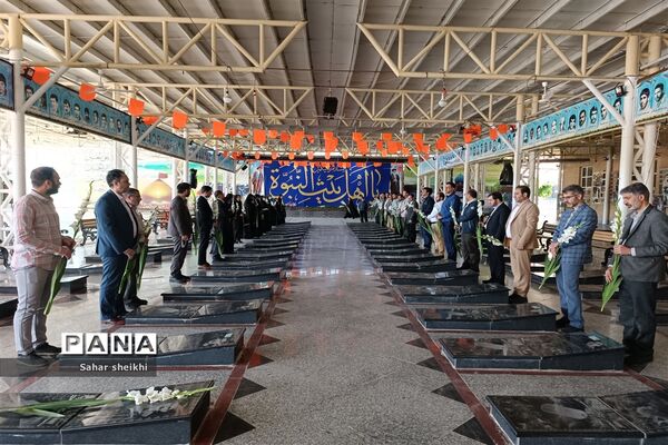 آیین گلباران مزار شهدا به‌مناسبت  گرامیداشت روز معلم در ملارد