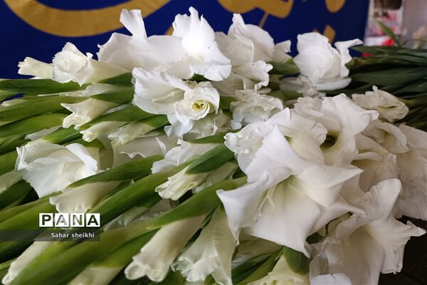 آیین گلباران مزار شهدا به‌مناسبت  گرامیداشت روز معلم در ملارد