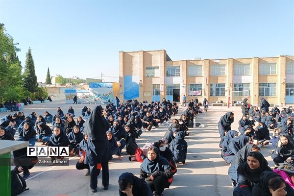 گرامیداشت هفته سلامت در دبیرستان شاهد فیض ناحیه ۳ شیراز