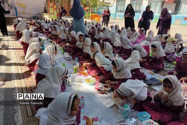 ناهار وحدت  در دبستان دخترانه بعثت ناحیه 3 شیراز