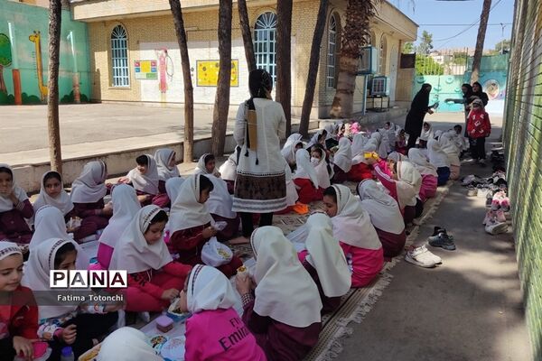 ناهار وحدت  در دبستان دخترانه بعثت ناحیه 3 شیراز