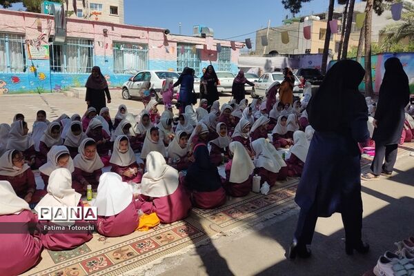ناهار وحدت  در دبستان دخترانه بعثت ناحیه 3 شیراز