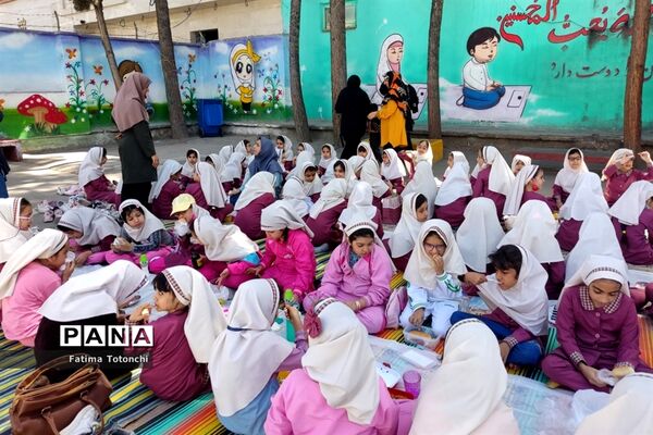 ناهار وحدت  در دبستان دخترانه بعثت ناحیه 3 شیراز