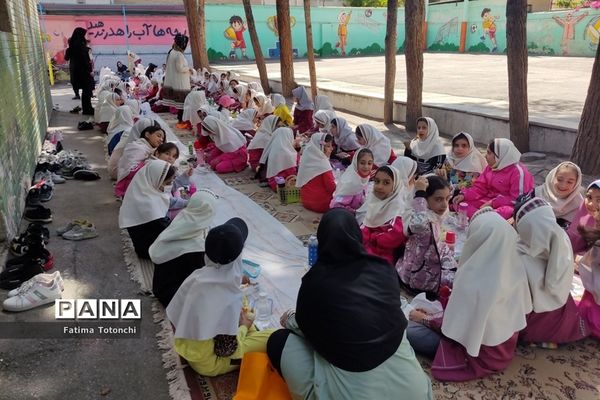 ناهار وحدت  در دبستان دخترانه بعثت ناحیه 3 شیراز