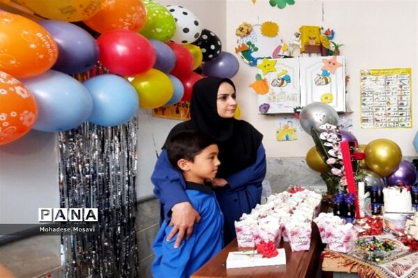 آیین گرامیداشت روز معلم در دبستان شهید تاجیک