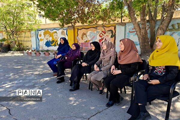 بزرگداشت مقام معلم در دبستان بنت‌الهدی شهرستان فیروزکوه