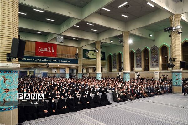 دیدار معلمان با حضرت آیت‌الله خامنه‌ای رهبر انقلاب اسلامی