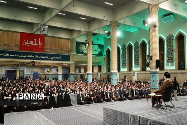 دیدار معلمان با حضرت آیت‌الله خامنه‌ای رهبر انقلاب اسلامی