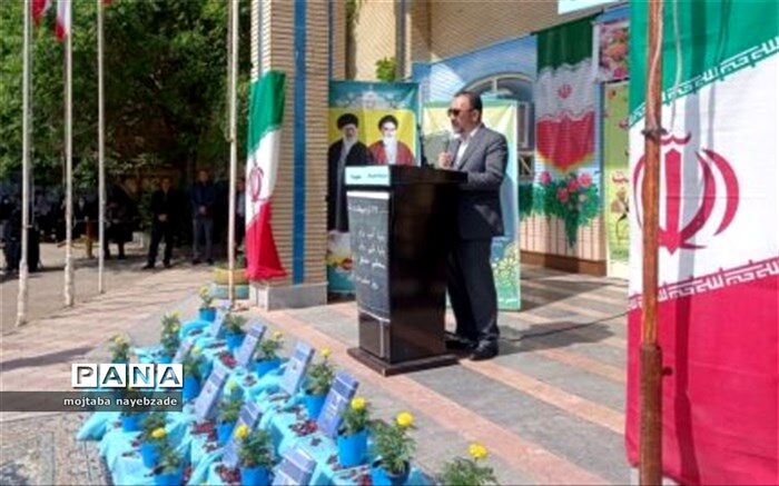 مراسم زنگ سپاس معلم به مناسبت آغاز هفته بزرگداشت مقام معلم برگزار شد