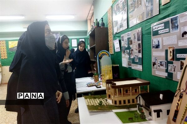 برگزاری نمایشگاه به مناسبت هفته مشاغل در هنرستان فاطمیه