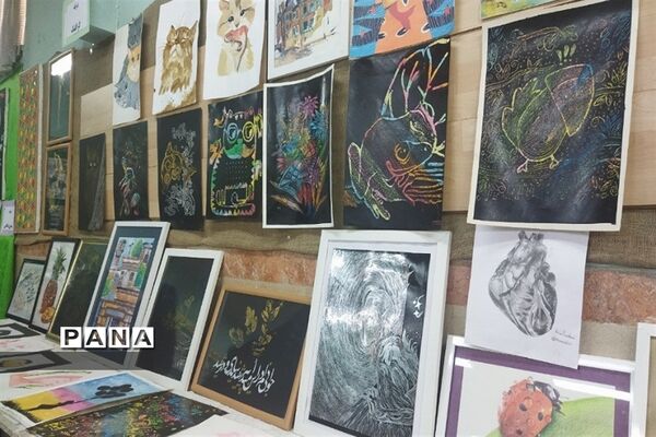 برگزاری نمایشگاه به مناسبت هفته مشاغل در هنرستان فاطمیه
