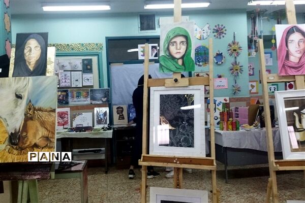 برگزاری نمایشگاه به مناسبت هفته مشاغل در هنرستان فاطمیه