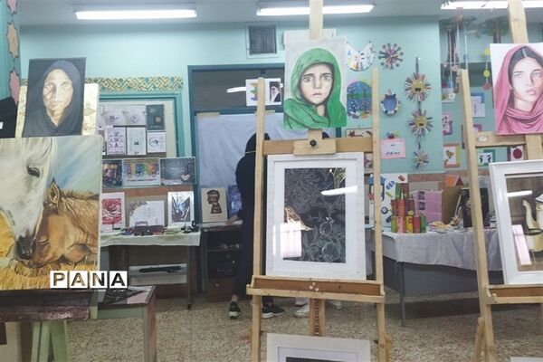 برگزاری نمایشگاه به مناسبت هفته مشاغل در هنرستان فاطمیه