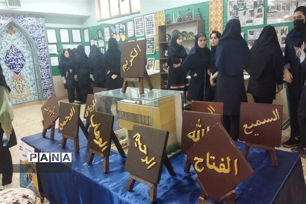 برگزاری نمایشگاه به مناسبت هفته مشاغل در هنرستان فاطمیه