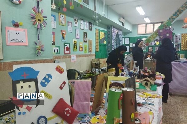 برگزاری نمایشگاه به مناسبت هفته مشاغل در هنرستان فاطمیه