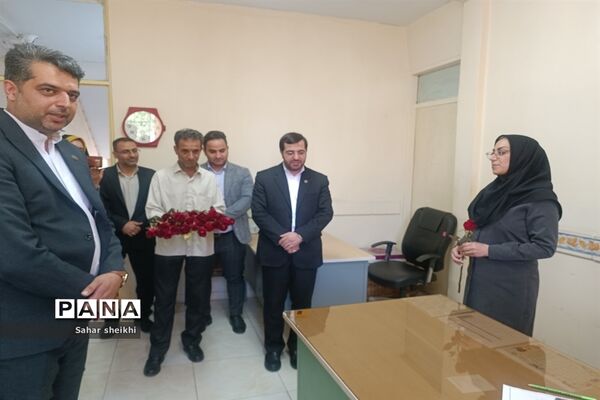 آیین تجلیل از کارمندان  اداری  آموزش و پرورش ملارد در روز معلم