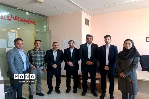 آیین تجلیل از کارمندان  اداری  آموزش و پرورش ملارد در روز معلم
