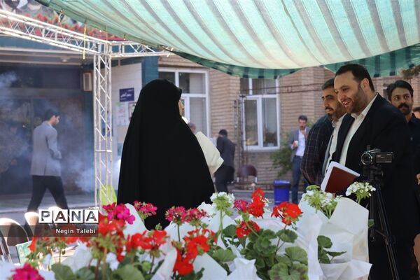 تجلیل دانش‌آموزان عضو سازمان دانش‌آموزی به مناسبت روز معلم