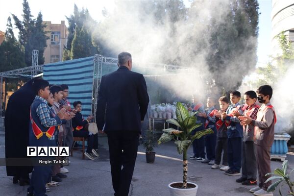 تجلیل دانش‌آموزان عضو سازمان دانش‌آموزی به مناسبت روز معلم