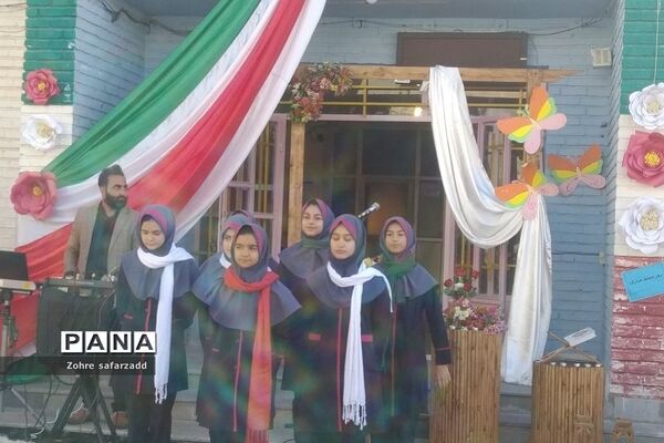 جشن بزرگ‌  گرامیداشت روز معلم در دبستان شهید سجادیان رودهن