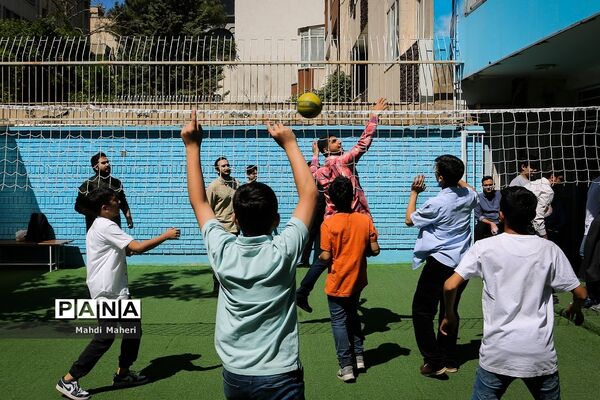 اداره کردن مدرسه توسط دانش‌آموزان