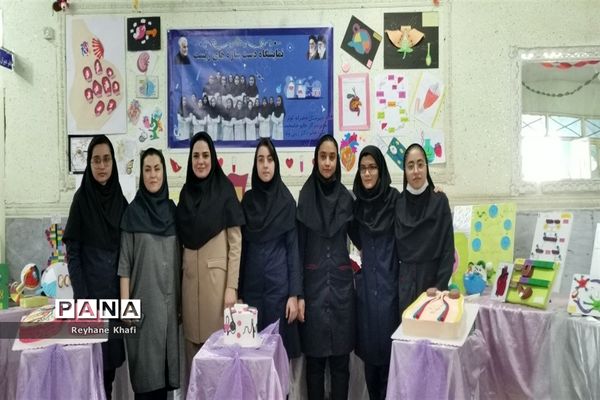 برگزاری جشنواره زیست‌شناسی در دبیرستان کوثر