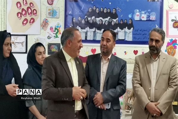 برگزاری جشنواره زیست‌شناسی در دبیرستان کوثر