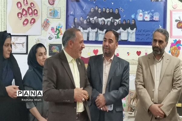 برگزاری جشنواره زیست‌شناسی در دبیرستان کوثر