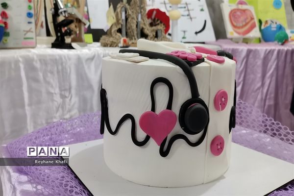 برگزاری جشنواره زیست‌شناسی در دبیرستان کوثر