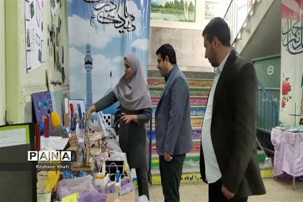 برگزاری جشنواره زیست‌شناسی در دبیرستان کوثر