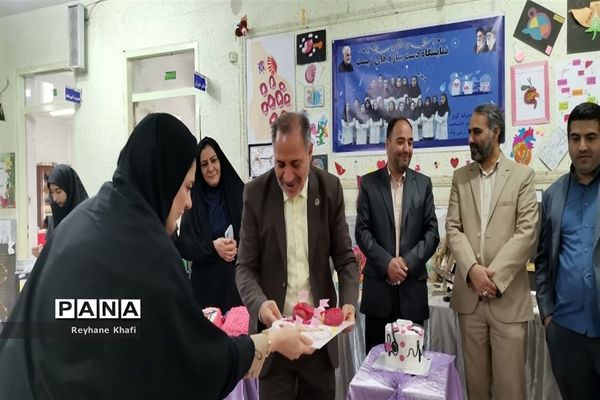 برگزاری جشنواره زیست‌شناسی در دبیرستان کوثر