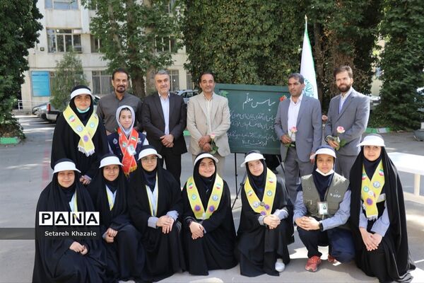 تقدیر از مسئولان اداره‌کل آموزش و پرورش خراسان رضوی در محل کار