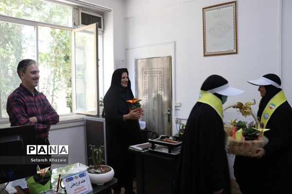 تقدیر از مسئولان اداره‌کل آموزش و پرورش خراسان رضوی در محل کار