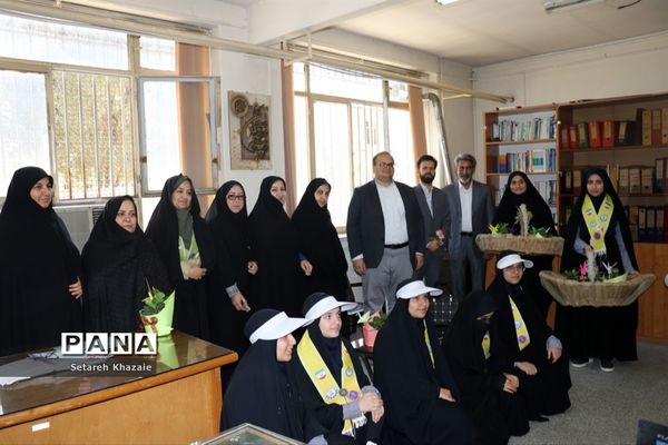 تقدیر از مسئولان اداره‌کل آموزش و پرورش خراسان رضوی در محل کار