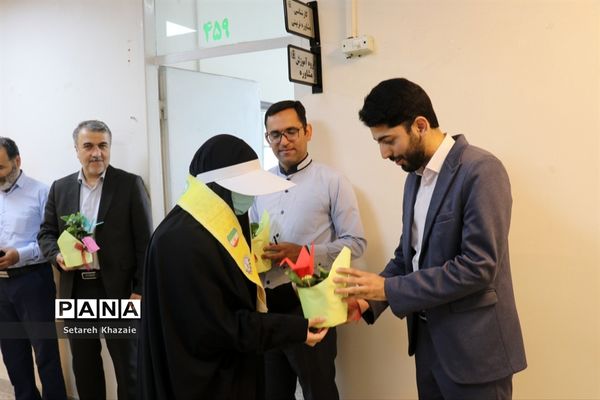 تقدیر از مسئولان اداره‌کل آموزش و پرورش خراسان رضوی در محل کار