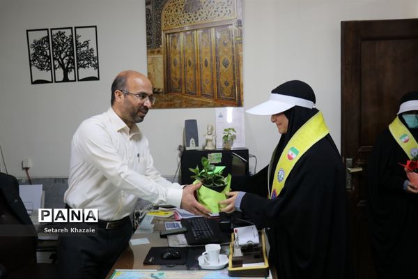 تقدیر از مسئولان اداره‌کل آموزش و پرورش خراسان رضوی در محل کار