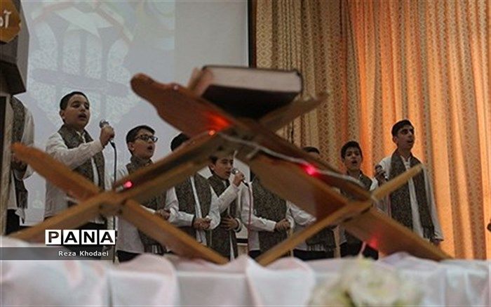 قرآن نورانی بخش زندگی انسان‌ها است/فیلم