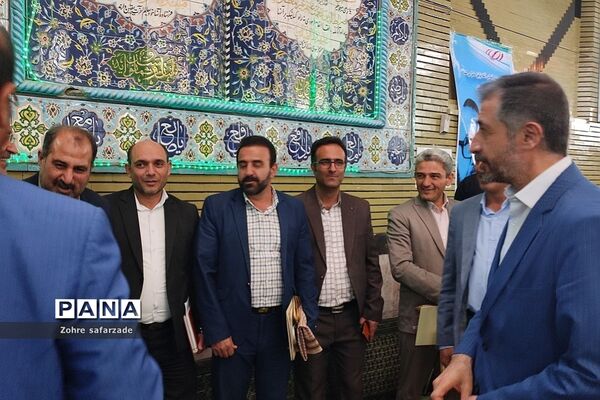 میز خدمت بسیج فرهنگیان آموزش و پرورش رودهن در نماز جمعه