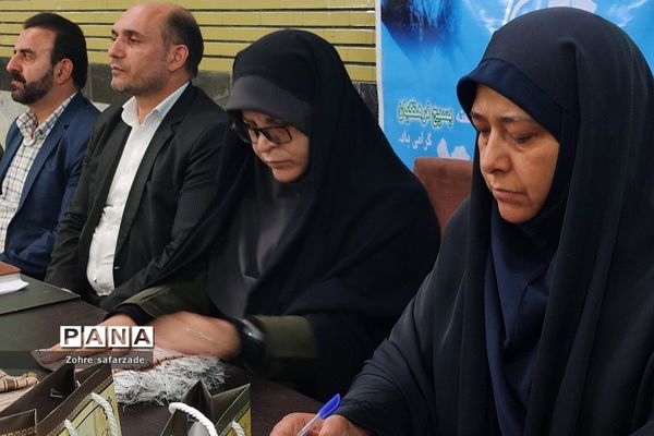 میز خدمت بسیج فرهنگیان آموزش و پرورش رودهن در نماز جمعه