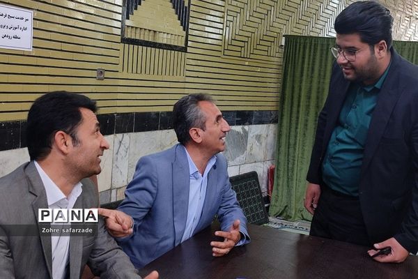 میز خدمت بسیج فرهنگیان آموزش و پرورش رودهن در نماز جمعه