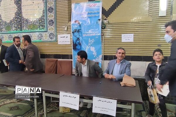 میز خدمت بسیج فرهنگیان آموزش و پرورش رودهن در نماز جمعه