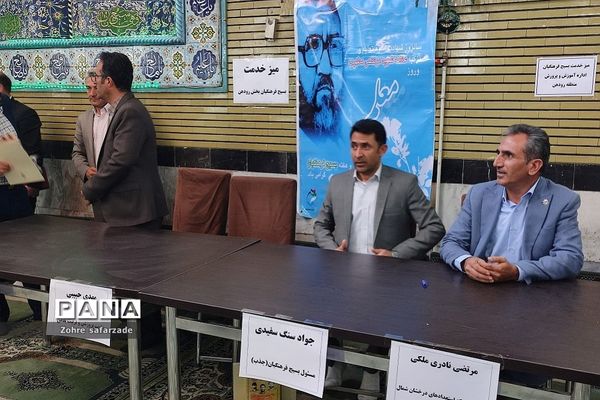 میز خدمت بسیج فرهنگیان آموزش و پرورش رودهن در نماز جمعه