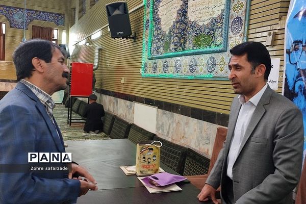 میز خدمت بسیج فرهنگیان آموزش و پرورش رودهن در نماز جمعه